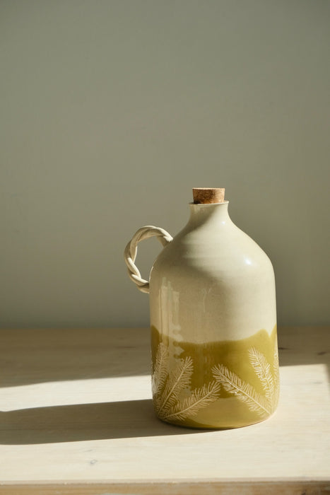 Rosemary Olivenölflasche im Sonnenlicht