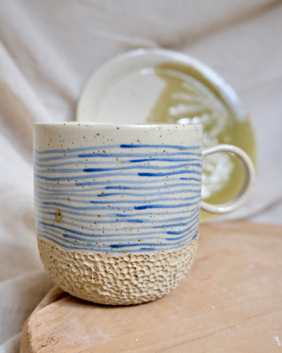 Latte waves cup