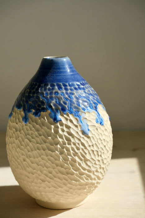 Deep Blue vase – side view of the carved texture